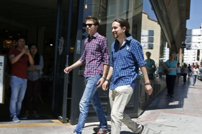 Íñigo Errejón y Pablo Iglesias, el pasado viernes, a su llegada a la sede de Podemos.