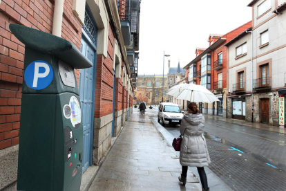 Máquina expendedora de tickets de la ORA en Astorga.