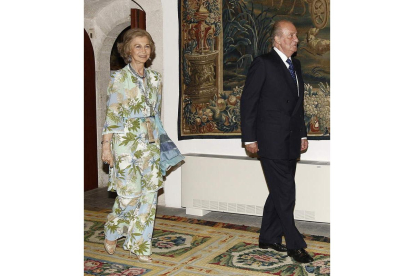 Los reyes a su llegada al Palacio de la Almudaina.