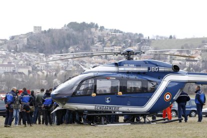 Miembros de la Gendarmería en el lugar en el que se ha montado el centro de operaciones.