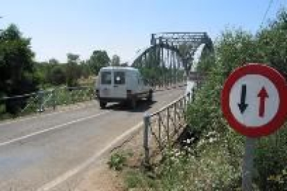 El puente de Sopeña es uno de los puntos negros de la carretera de Pandorado