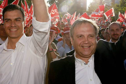 Pedro Sánchez y Antonio Miguel Carmona.