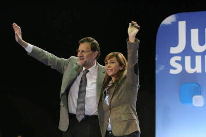 Rajoy y la candidata del PPC a la Generalitat, Alicia Sánchez-Camacho, ayer en Tarragona.