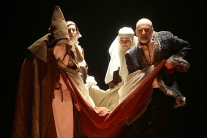 Escena de ‘Teresa, miserer gozoso’, de Luis Miguel García, representada por Teatro Corsario.