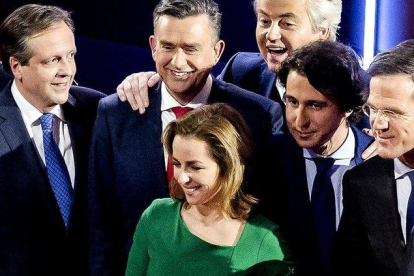 Marianne Thieme, en el centro, junto a otros candidatos a las elecciones holandesas del 2017.
