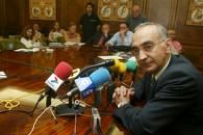 Rodríguez de Francisco ofreció ayer una rueda de prensa