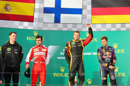El podio del Gran Premio de Melbourne con Kimi Raikkonen, Fernando Alonso y Sebastian Vettel ocupando el primero, segundo y tercer puesto del cajón.