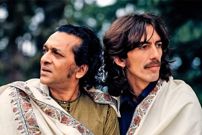 Ravi Shankar y George Harrison, en una imagen de la muestra. DL