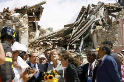 Barack Obama y Silvio Berlusconi a su llegada a la cumbre.