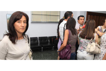 Belén Fernández, en primer término, tras la presentación de la lista alternativa en junio al Consejo Comarcal del Bierzo.