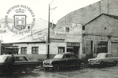 Calle Camino de Santiago en 1964. ARCHIVO HISTÓRICO DE PONFERRADA-REDES SOCIALES DE LA BIBLIOTECA MUNICIPAL