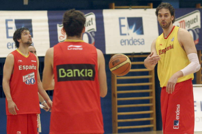 Gasol, Rudy y Llull en uno de los últimos entrenamientos de la selección española.