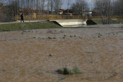 El río Órbigo a su paso por La Nora.