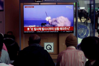 Transmisión del lanzamiento de una serie de proyectiles no identificados desde Corea del Norte.