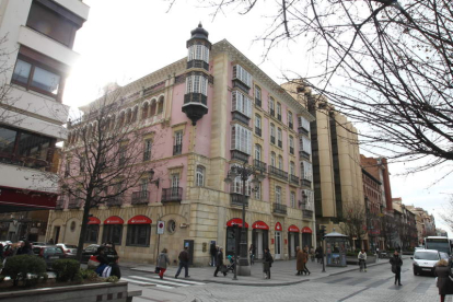 Foto de archivo de Ordoño II, una de las calles más comerciales de León.
