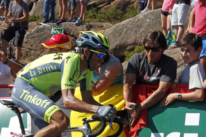 Alberto Contador perdió tiempo con respecto a los favoritos. LIZÓN