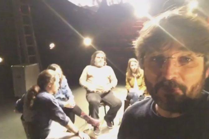 Jordi Évole, durante la grabación del programa 'Salvados' en el que Pablo Iglesias se enfrenta a cinco de sus votantes.
