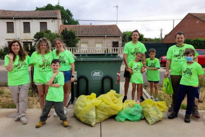 Participantes en una actividad ambiental en Valencia. DL