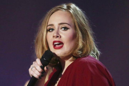 Adele, durante una actuación.