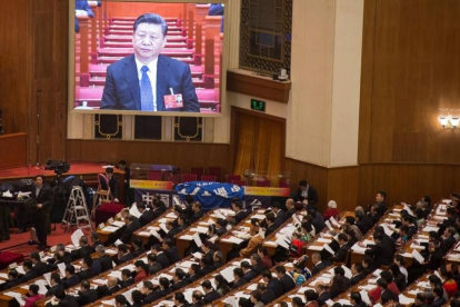 Una pantalla gigante muestra al presidente Xi Jinping durante la cuarta sesión plenaria de la XIII Asamblea Nacional Popular china, en el Gran Palacio del Pueblo, en Pekín, el 13 de marzo.