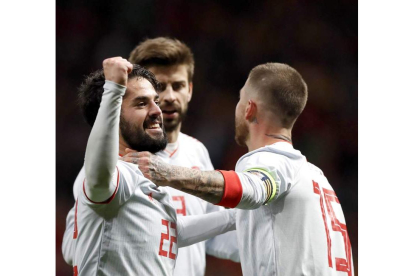 Isco guía a una selección española que muestra su mejor versión en el último amistoso antes de conocer la lista para el Mundial.