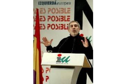 Gaspar Llamazares durante su intervención ayer en Gijón