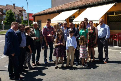 La candidata socialista acudió a la procesión de San Isidro en Villabalter.