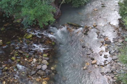 Estado de las aguas del río Cabrera en Quintanilla de Losada. DL