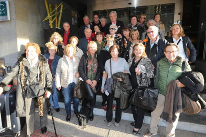 Foto de familia de los 50 integrantes de la comitiva que visitará estos días el Bierzo.