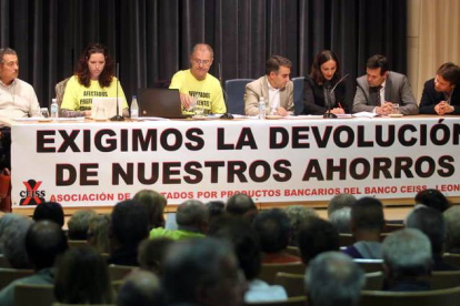 Preferentistas bercianos, en la última asamblea informativa celebrada en Ponferrada.