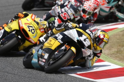 Johann Zarco lidera la carrera de Moto2 del GP de Catalunya, en Montmeló, por delante de Àlex Rins.