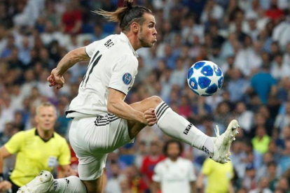 areth Bale controlando el balón en el encuentro ante la Roma