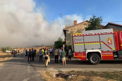 Reciente actuación del Sepeis en el incendio declarado la semana pasada en San Bartolomé de Rueda. DL