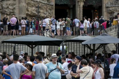 Turistas en la Sagrada Família.