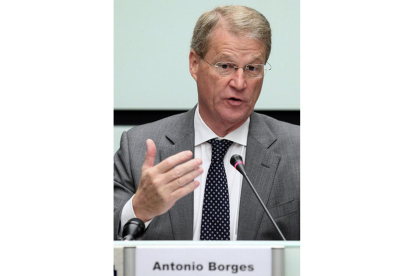 El director del FMI para Europa, Antonio Borges, durante la presentación del informe, este miércoles en Bruselas.
