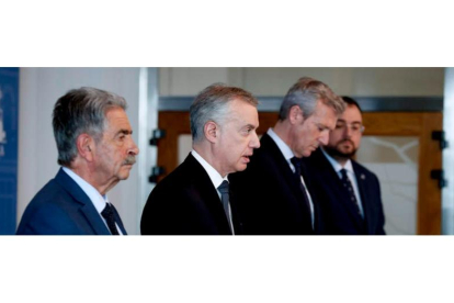 Los cuatro presidentes autonómicos, ayer en la reunión en Vitoria. DAVID AGUILAR