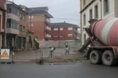 Las obras de peatonalización de la calle de La Iglesia acabarán aproximadamente en un mes
