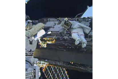 Un momento del paseo espacial. NASA