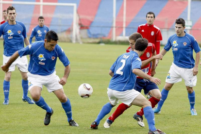 El equipo berciano no pudo igualar el gol inicial de los abulenses y terminó cayendo.