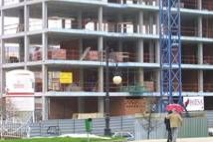 Imágen de archivo de pisos en construcción en la ciudad de Ponferrada