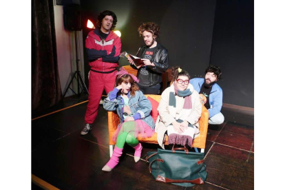 Plantel de actores de Dinamia Teatro en imagen de archivo. DL