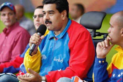 Nicolás Maduro se dirige a sus seguidores, durante un acto en Caracas, este miércoles.