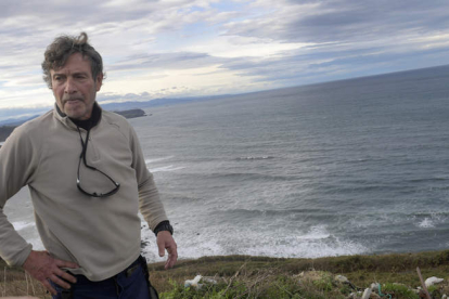 El pescador Antonio Santamaría, que encontró restos humanos en la zona de Cabo Peñas. ELOY ALONSO