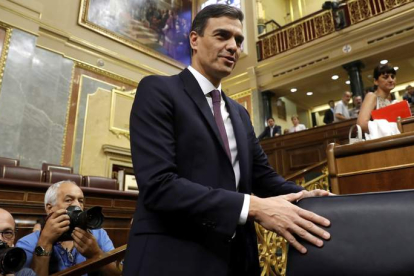 El jefe del Ejecutivo, Pedro Sánchez, compareció a petición propia en el Congreso, en un pleno extraordinario para informar de su programa de Gobierno y dar cuenta de sus  planes. KIKO HUESCA