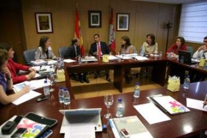 Reunión en Valladolid de Tomás Villanueva, César Antón y Beatriz Mato.