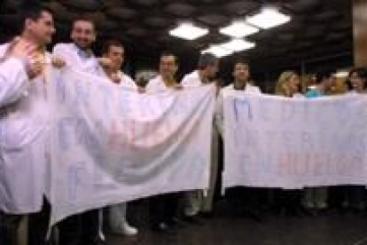 Una de las movilizaciones de los médicos interinos convocada el pasado año en el Hospital de León