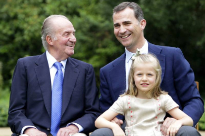 Don Juan Carlos, don Felipe y la infanta Leonor