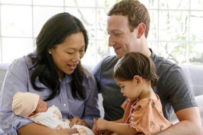 Imagen colgada por Mark Zuckerberg con la familia al completo.