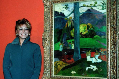 Carmen Thyssen junto al célebre cuadro de Paul Gauguin. JULIÁN MARTÍN
