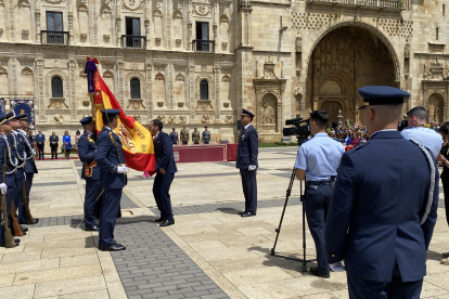 Jura de bandera civil en León. A. CALVO